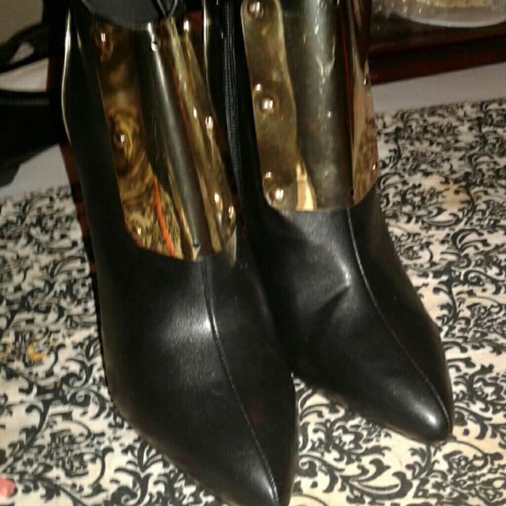 Super sexy heels. Man made material.